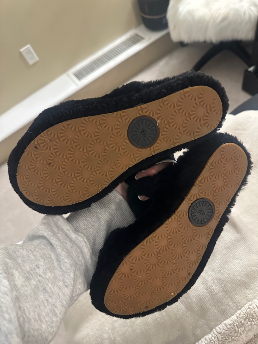 UGG Slippers - Picture 2 of 4